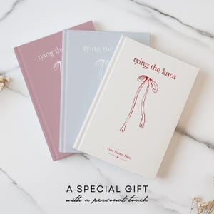 Regalo de compromiso para novia, diario de compromiso personalizado, planificador de bodas, cuaderno de recuerdo con lazo personalizado y nombres. imagen 2