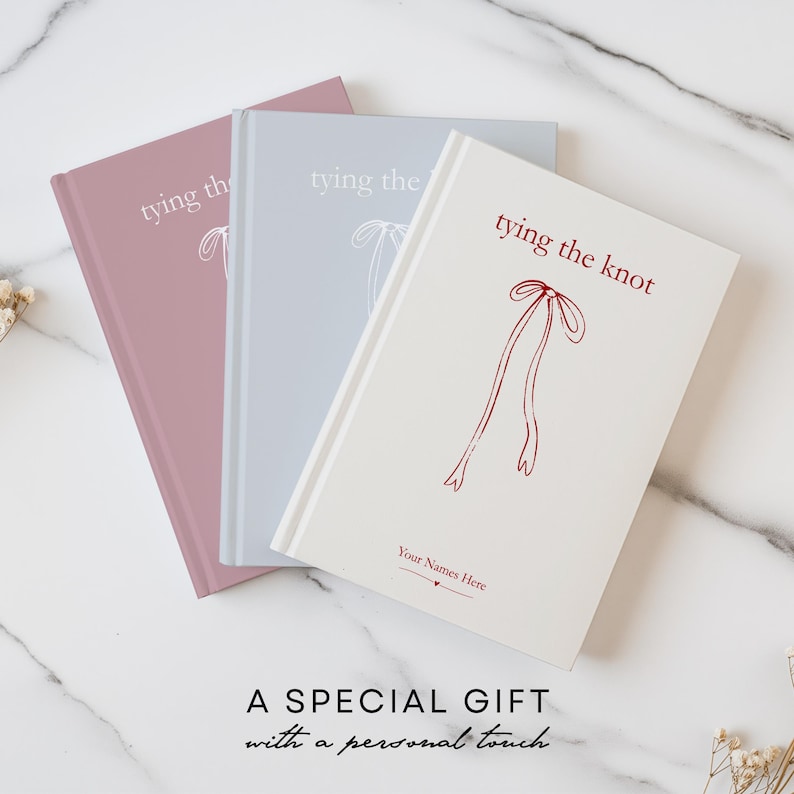Regalo de compromiso para novia, diario de compromiso personalizado, planificador de bodas, cuaderno de recuerdo con lazo personalizado y nombres. imagen 2