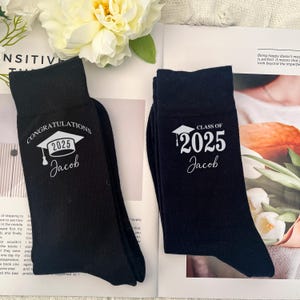 Calcetines de graduación personalizados, calcetines de graduación, clase de 2025, calcetines de graduación universitaria, calcetines de graduación para él, regalos de graduación universitaria.