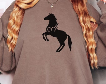Sudadera para amantes de los caballos Comfort Colors®, sudadera con corazón de herradura, sudadera ecuestre acogedora, regalo para amantes de los caballos, regalo para amantes de los caballos