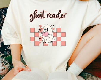 Comfort Colors® Spökläsare Halloween-tröja, Halloween-bokälskare, Spökläsande bok-tröja, Söt spöke-tröja, Söt spökläsning-tröja