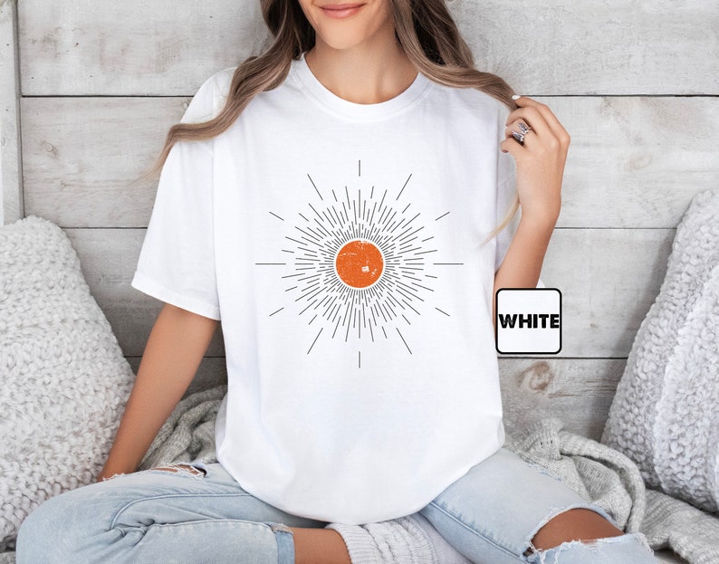 Camiseta Comfort Colors® Sun, Camiseta Sunburst, Camiseta con aires veraniegos vintage, Conjunto bohemio de primavera, Ropa inspiradora, Camiseta minimalista para mujer (ideal para regalar) imagen 3