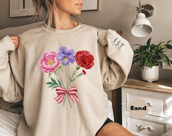Personalisierter Geburtsblumen-Hoodie, benutzerdefinierter Geburtsmonat Blumenstrauß-Sweatshirt mit Namen auf dem Ärmel, niedliche Geburtstagsgeschenke, Muttertagsgeschenke