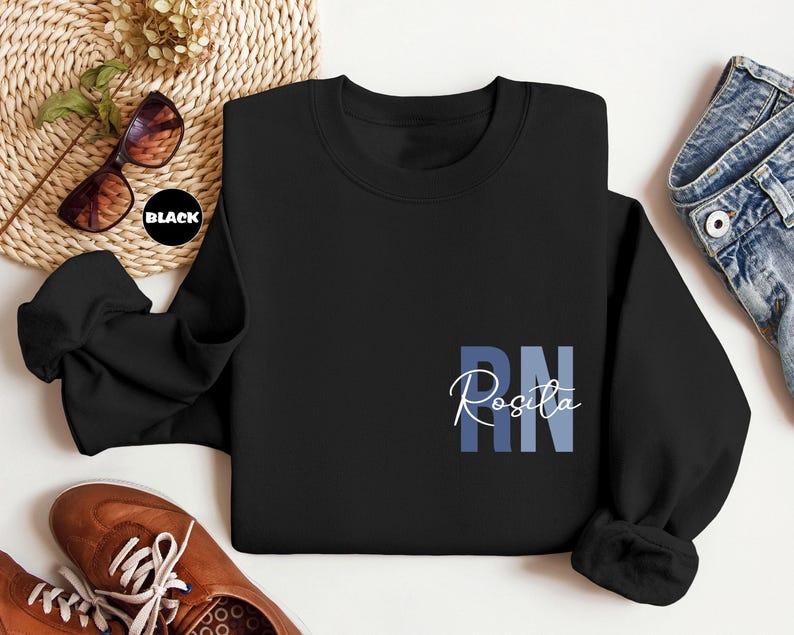 Sudadera de enfermera titulada personalizada con nombre, sudadera con capucha de bolsillo personalizada, atuendo de enfermera, ropa de agradecimiento para enfermeras, bonito regalo para enfermeras imagen 5