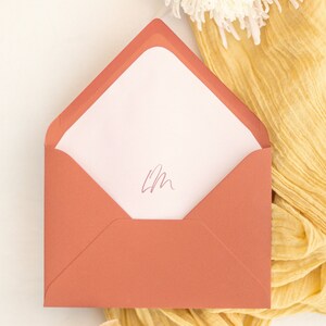 Kuvert Hello Lover B6 – passender Umschlag für Einladungskarten-Set zur Hochzeit, modern, schlicht, koralle, rost, braun