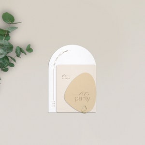 Hochzeitseinladung Shape of Love – modernes Einladungskarten-Set, halbrund mit Detailkarte und Ablaufkarte, beige, braun, Kieselstein Form