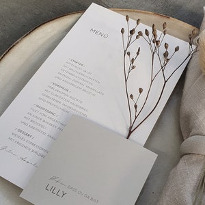 Moderne Menükarte und Namenskarte zur Hochzeit – Tischkarte Scandi Chic, pur und lässig, schlicht, elegant und rustikal, grau und weiß