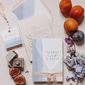 Hochzeitseinladung Peach Lavender – Modernes Einladungskarten-Set mit transparenter Hülle und Aquarellzeichnung, apricot, flieder, klassisch