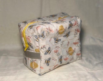 Makeup Bag: Multipurpose Toiletry Case (Machine Washable)