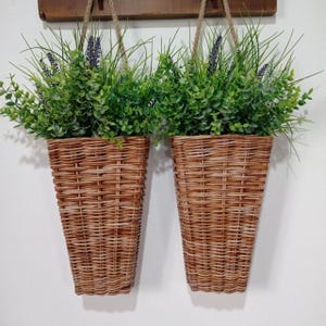 茶色のドアバスケット / 素朴なスタイルの籐バスケット / 花用のハンギングバスケット / 農家風のドアバスケット