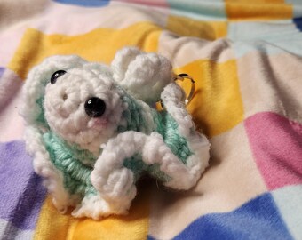 A cute crochet bee keychain Scratchy