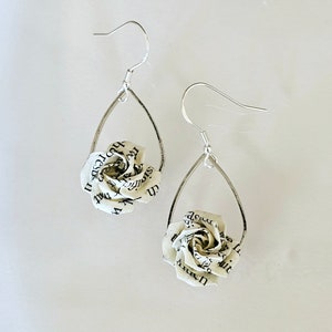 Boucles d'oreilles fleurs en origami, Bijoux en papier, Boucles d'oreilles roses, Boucles d'oreilles faites main, Cadeau pour elle, Meilleure amie, Anniversaire, Cadeau pour les amateurs de lecture