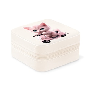 Jewelry box with kitten. Jewelry box with cat. Kitten. Pink kitten