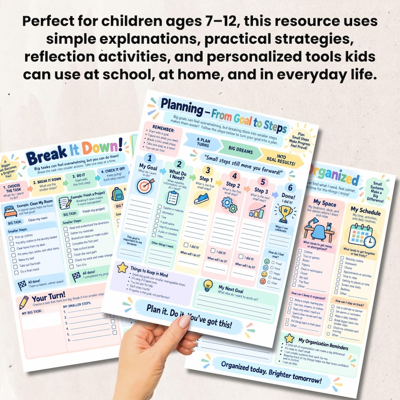 Op de afbeelding: Drie educatieve werkbladen met kleurrijke afbeeldingen en tekst getiteld Break It Down, Planning - From Goal to Steps en Organized. De pagina's bevatten checklists, stapsgewijze handleidingen en hulpmiddelen voor kinderen om taken te beheren.