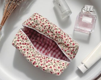 Flowers Quilted Makeup Bag, Makeup Toiletry Organizer, Floral Dainty Toiletry Bag, Cosmetic Organizer, Large Capacity Makeup Bag