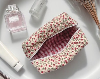 Gesteppte Make-up-Tasche mit Blumen, Make-up-Kulturbeutel, floraler zierlicher Kulturbeutel, Kosmetik-Organizer, Make-up-Tasche mit großem Fassungsvermögen