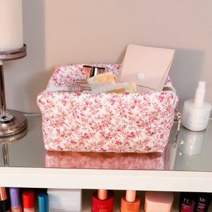 Floral Handmade Boxy Makeup Bag, Custom Name Flowers Quilted Makeup Bag, Large Capacity Makeup Bag, Storage Bag, Bridesmaid Gift image 3