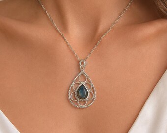 Ciondolo a goccia in labradorite, collana con pietra portafortuna da indossare tutti i giorni in argento sterling 925, gioiello delicato e unico, regalo di anniversario.
