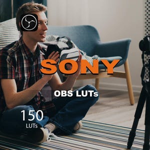 Könnte beinhalten: Eine Person hält ein schwarz-weißes Objekt mit dem Wort "SONY" in orangefarbenen Buchstaben. Der Text "OBS LUTS" und "150 LUTS" sind ebenfalls sichtbar. Die Person trägt ein kariertes Hemd und Jeans.