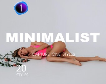 Puede incluir: Una mujer con un bikini rosa yace sobre un fondo blanco con flores esparcidas a su alrededor. El texto "MINIMALIST" está por encima de ella y "CAPTURE ONE STYLES" está por debajo de ella. El texto "20 STYLES" está debajo de las flores.