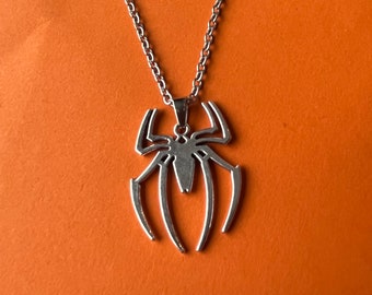 SIXDUTON Spiderman Collana Con Ciondolo, Decorativi Leggeri Inox Leggero Ciondolo, Regalo Per Ragazzi E Ragazze (Argento - Foto 8