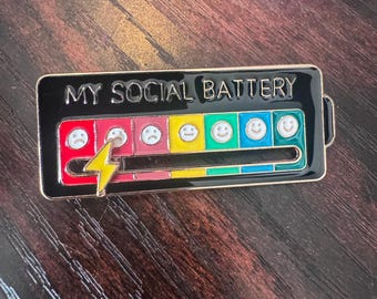 Min sociala batterimärkesnål med skjutreglage för mått