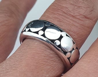 925% nickel free silver band ring, decoration made with the granulation technique (R15 P)