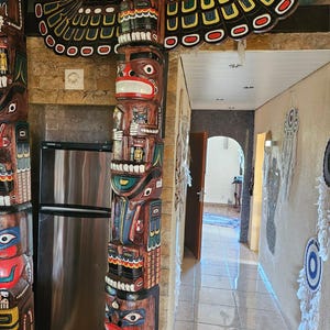 Totem pole Wooden Height 3.00 Meters / 118,11 Inches Garden-Home Decoration Totempole Handmade Carving-Painting JeromeDesign