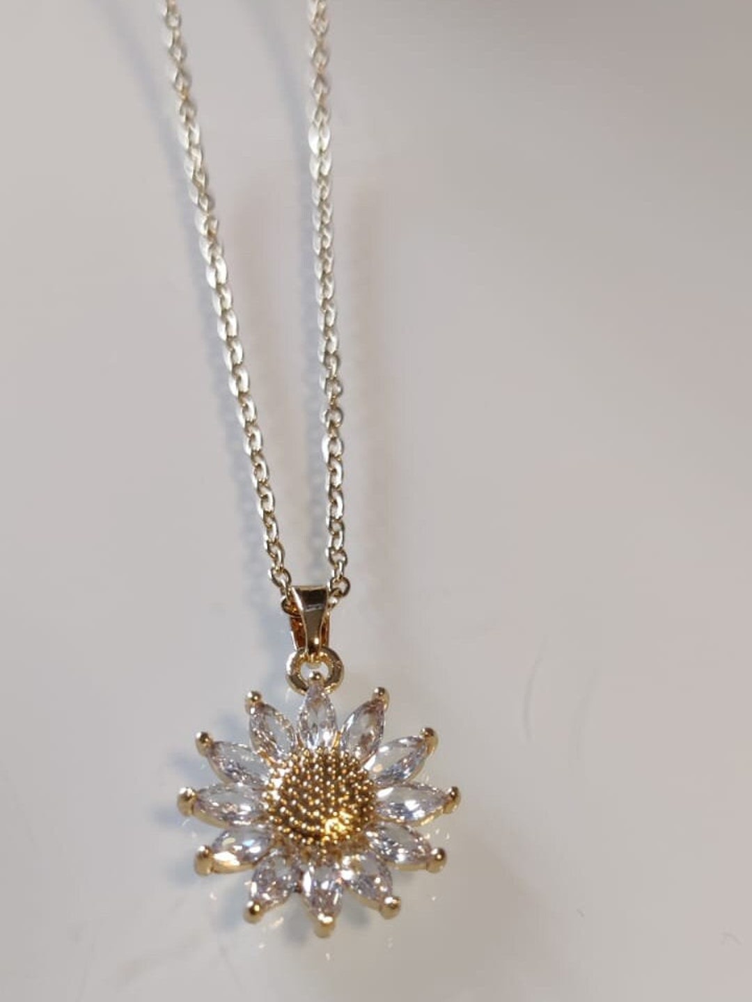 Collier Tournesol Doré – Acier Inoxydable – Réglable – Pendentif Lune – Neuf