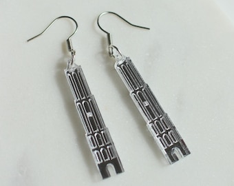 Dom Tower earrings made of mirrored silver plexiglass. Take the Dom of Utrecht with you wherever you go.