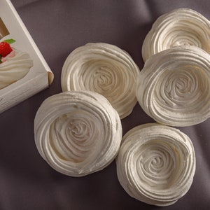 Ręcznie robione gniazdka bezowe: chrupiące spody do bezy Pavlova (50 sztuk, bezglutenowe)
