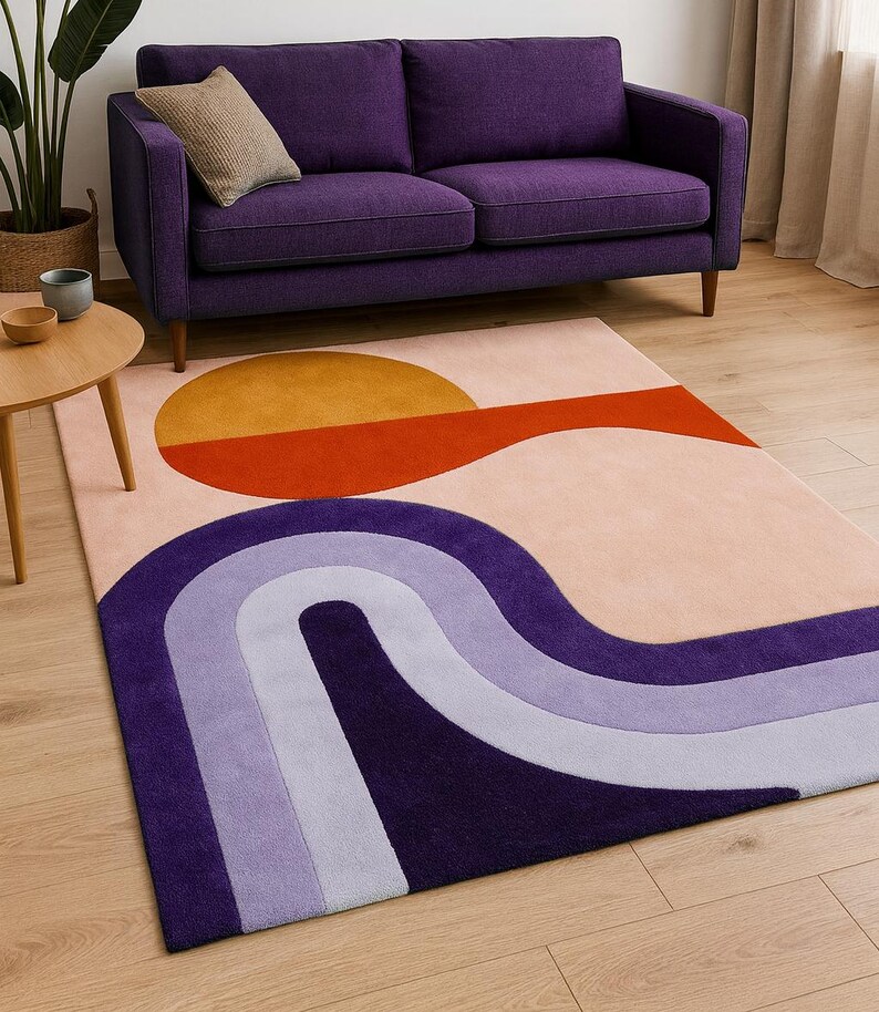 Moderner Abstrakter Handgetufteter Wollteppich, unregelmäßige Amöbenform Dark purple