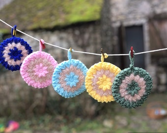 Acrylic Tawashi Sponge with Flower Patterns - Reusable and Washable Handmade Sponge - Made for cleaning and housekeeping