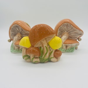 Merry Mushroom Serviettenhalter + 2 x Pilz-Wandteller, Kitchenalia, Retro-Küchenkitsch