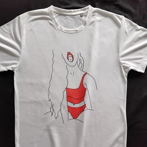 T-shirt bianca con stampa a scelta. Abbigliamento unisex. immagine 1