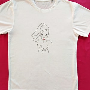 T-shirt bianca con stampa a scelta. Abbigliamento unisex. immagine 2