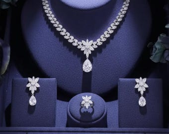 Set di gioielli da sposa in argento / Collana, orecchini, bracciale e anello con zirconi cubici / Gioielli da sposa
