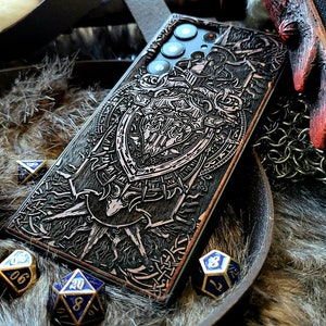 Ed | Graverat träskal för mobilen | Finns för iPhone, Galaxy S, Galaxy Z, Galaxy Note, Galaxy A, Pixel-telefoner och fler!