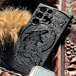 Funda para teléfono con diseño de dragón, color negro brillante. Disponible para iPhone, Galaxy S, Galaxy Z, Galaxy A, teléfonos Pixel y más.