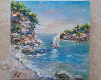 Peinture à l'huile originale de mer calme, miniature de plage rocheuse, oeuvre d'art faite main de paysage marin de 4 x 4 pouces, cadeau de voilier de nature de montagnes, art de mur de toile