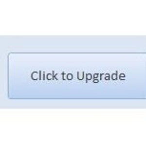Puede incluir: Un botón azul claro con el texto "Haga clic para actualizar" en blanco.