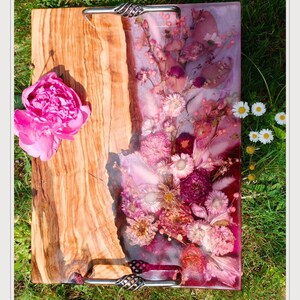 Rectangular Resin Serving Board with Real Dried Flowers - Handmade Wooden Charcuterie Board - Unique Botanical Housewarming Gift