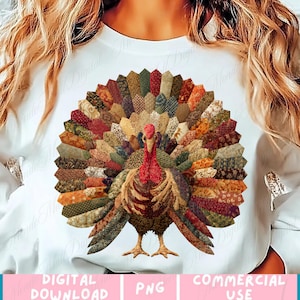 Könnte beinhalten: Weißes Sweatshirt mit einem farbenfrohen Truthahndesign. Der Truthahn hat einen Körper im Patchwork-Stil und einen lebendigen, gefächerten Schwanz. Das Bild enthält unten den Text "DIGITAL DOWNLOAD", "PNG" und "COMMERCIAL USE".