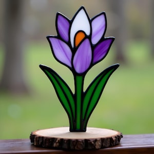 Vitrail à motif crocus – décoration en verre, panneau de fleurs, art du verre, vitrail fleur, design floral, créations artisanales, Svg, Png, Pdf, Jpg