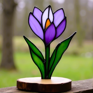 Crocus Stained Glass Pattern - Botanical Art, Spring Decor DIY (Pdf, Svg, Png)