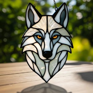 Wolf Stained Glass Pattern - Suncatcher, DIY Craft Ornament (Svg Png Pdf)