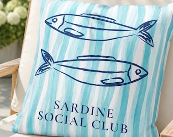 Sardine Social Club Außenkissen, Küstenkissen mit Einsatz, Blau gestreiftes nautisches Kissen, Strandhausdekor, Terrasse-Akzent-Kissen