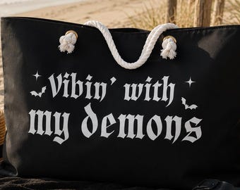 Weekendtas Vibin With My Demons, gotische reisdraagtas, grote strandtas, alternatieve weekendtas, emocadeau voor haar
