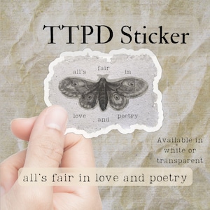 Tutto è giusto in amore - Adesivo Falena Poesia - Adesivo TTPD - Ispirato a Swift - Adesivo del Dipartimento dei Poeti