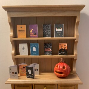POPPENHUIS 1:12 Set van 12 handgemaakte moderne Halloween-kaarten